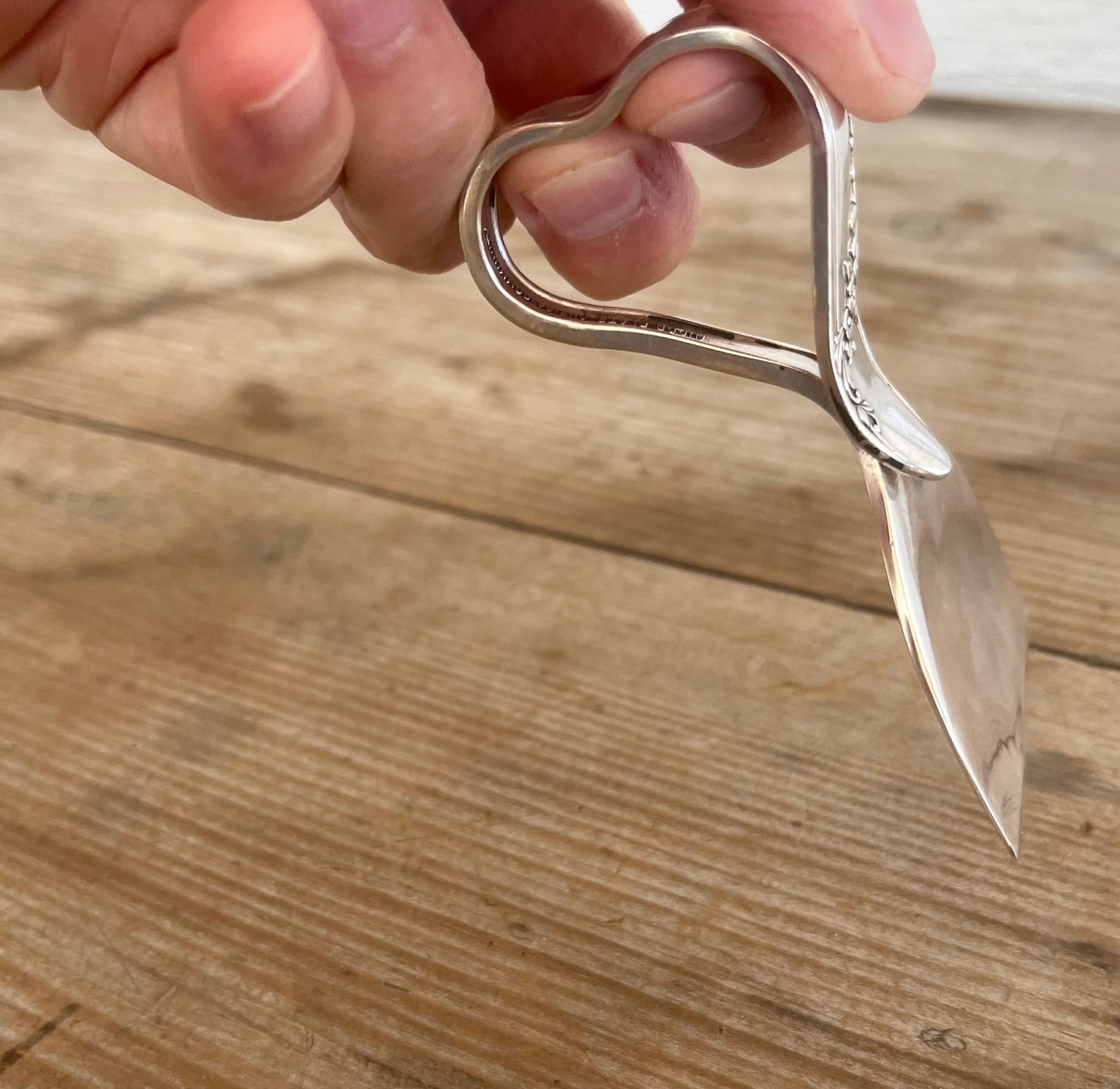 Ergonomic Spoon Cheese Knife - QUEEN BESS - #5798