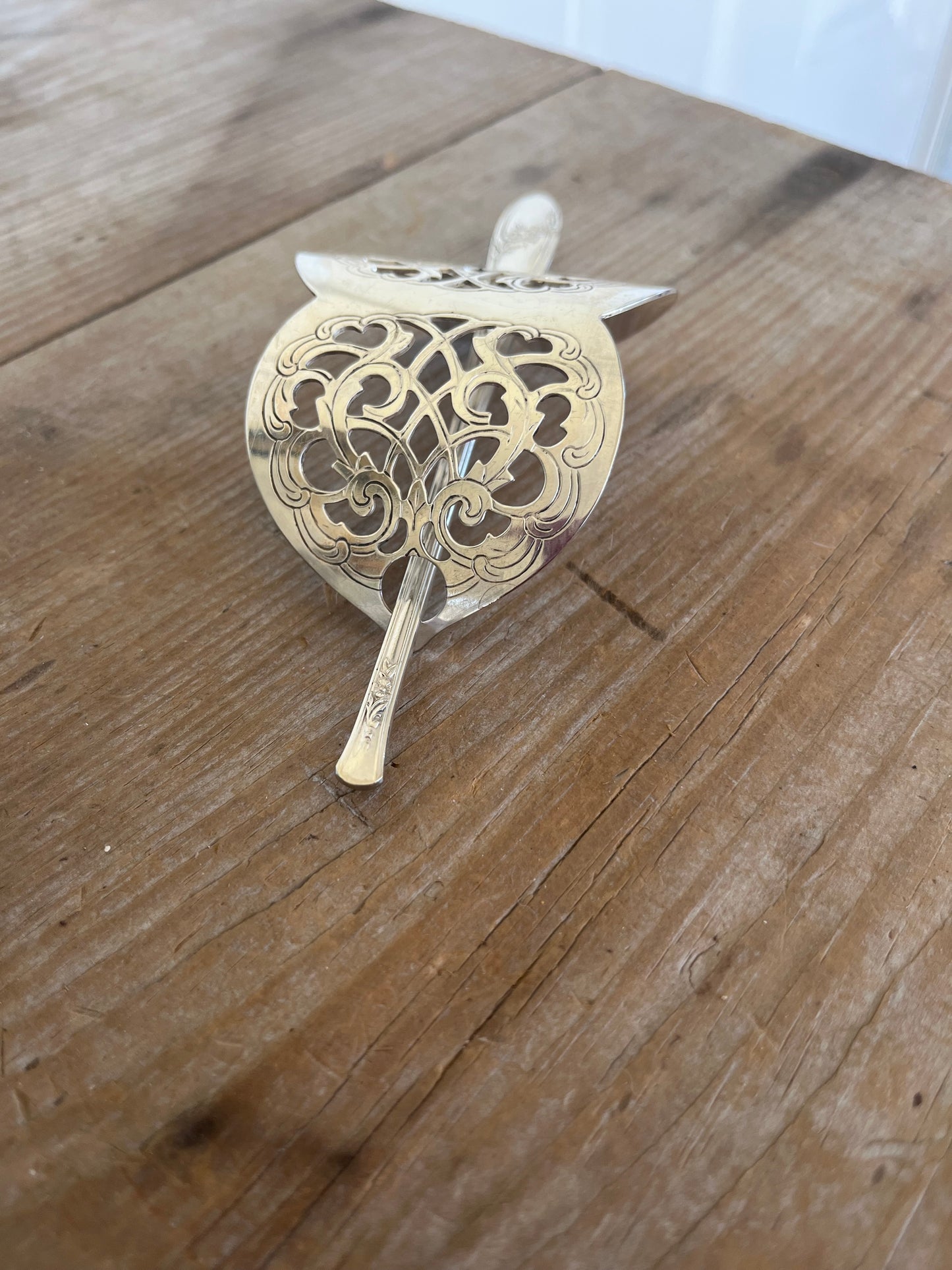 Cake Server Hair Barrette - QUEEN BESS II - #5801