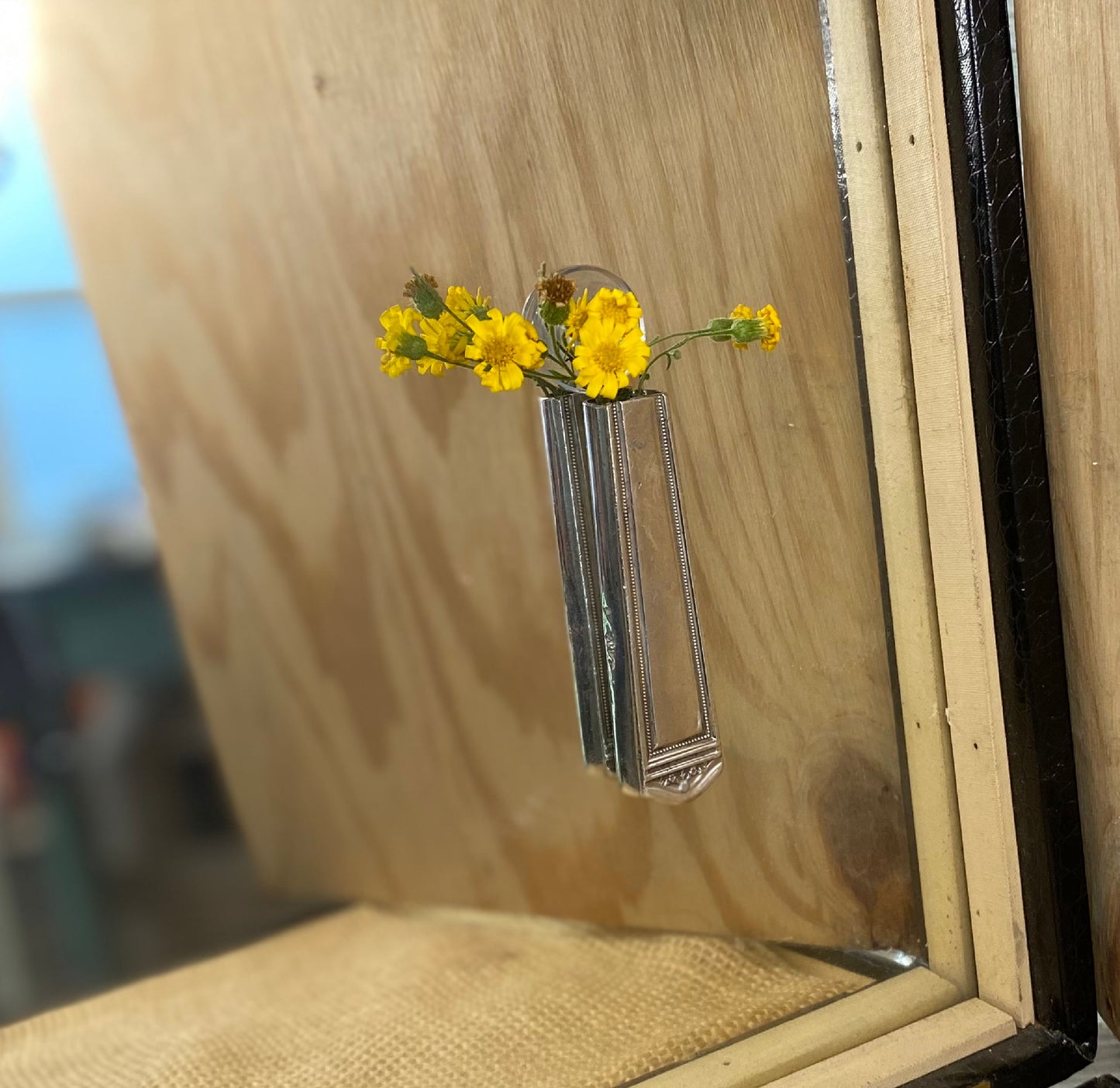 Knife Vase with Suction Cup - ANNIVERSARY