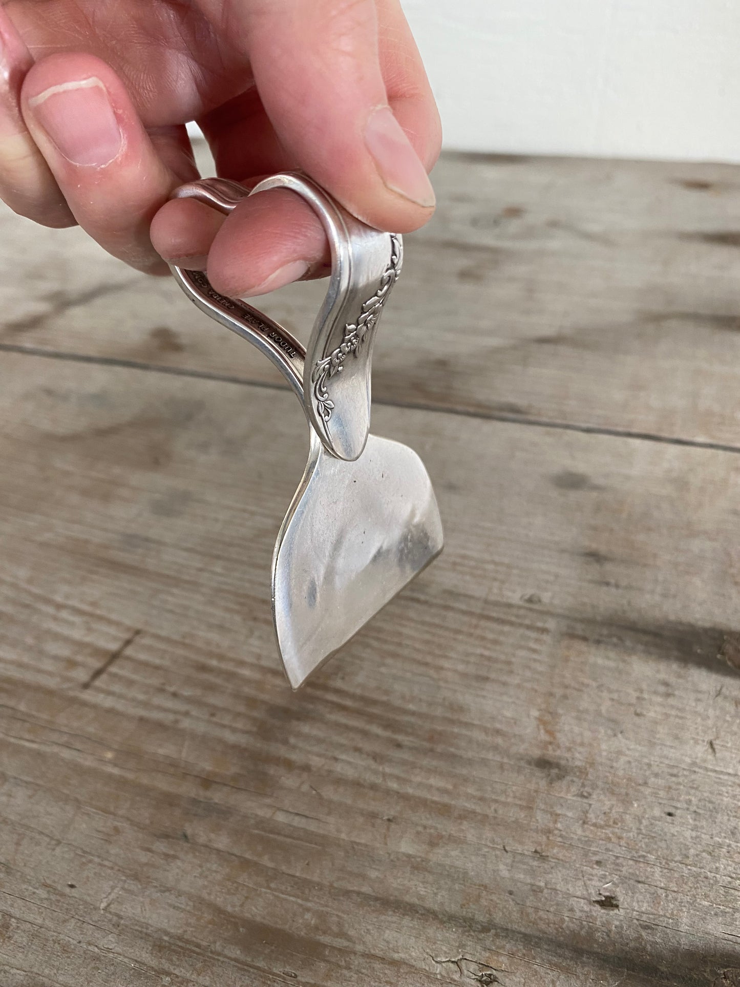 Ergonomic Spoon Cheese Knife - QUEEN BESS II