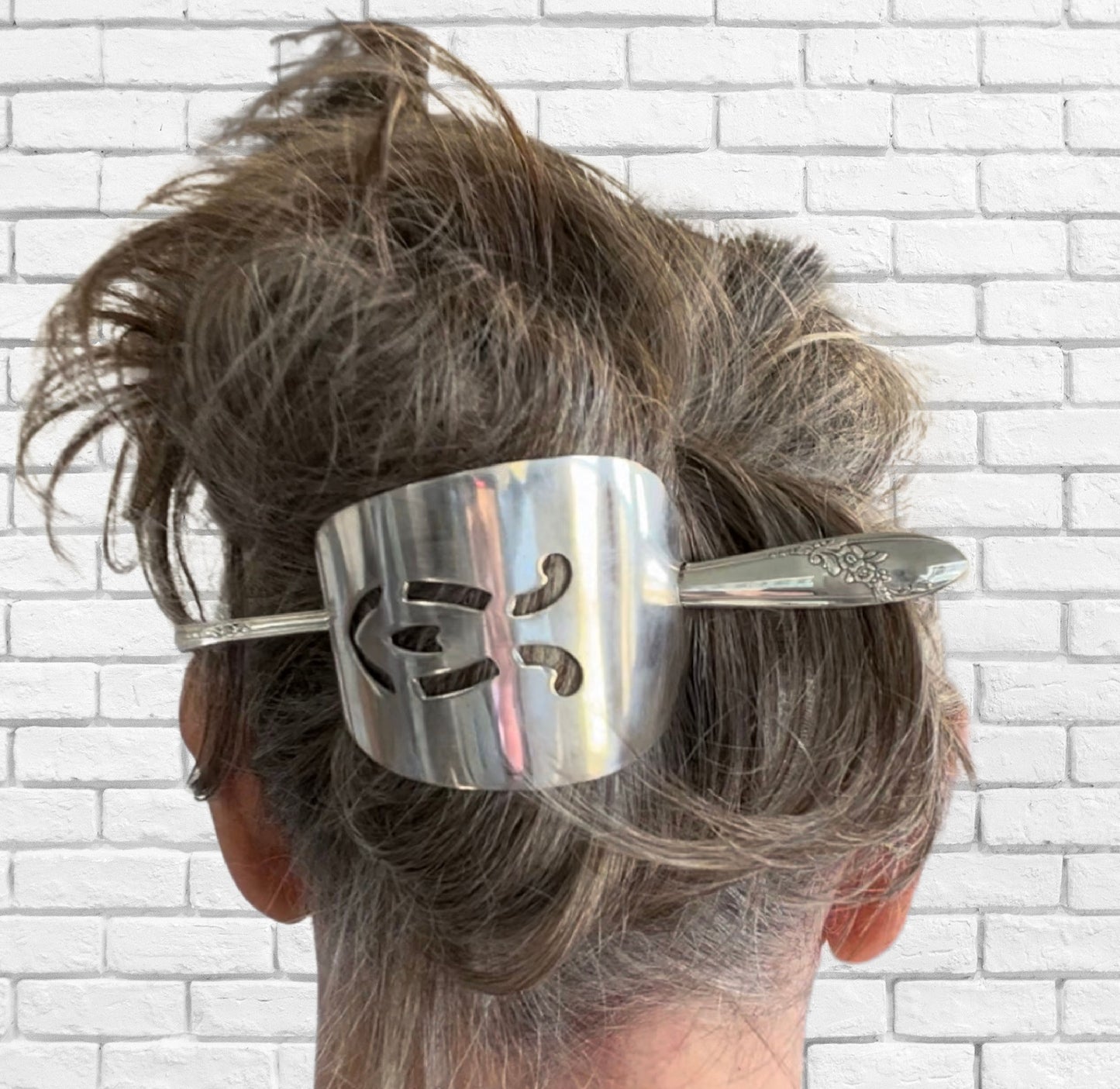 Cake Server Hair Barrette - QUEEN BESS - #5585