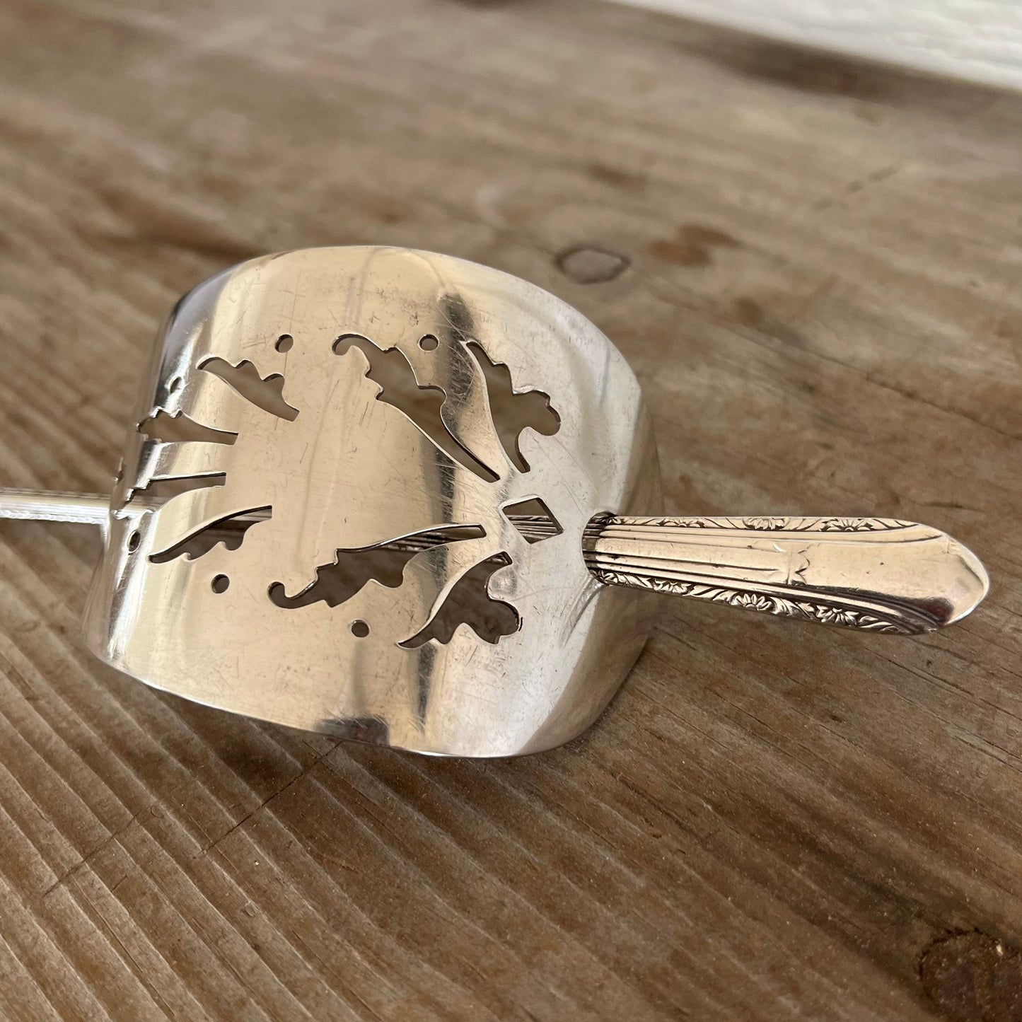 Cake Server Hair Barrette - REGENT - #5620