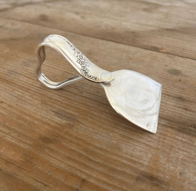 Ergonomic Spoon Cheese Knife - QUEEN BESS - #5798