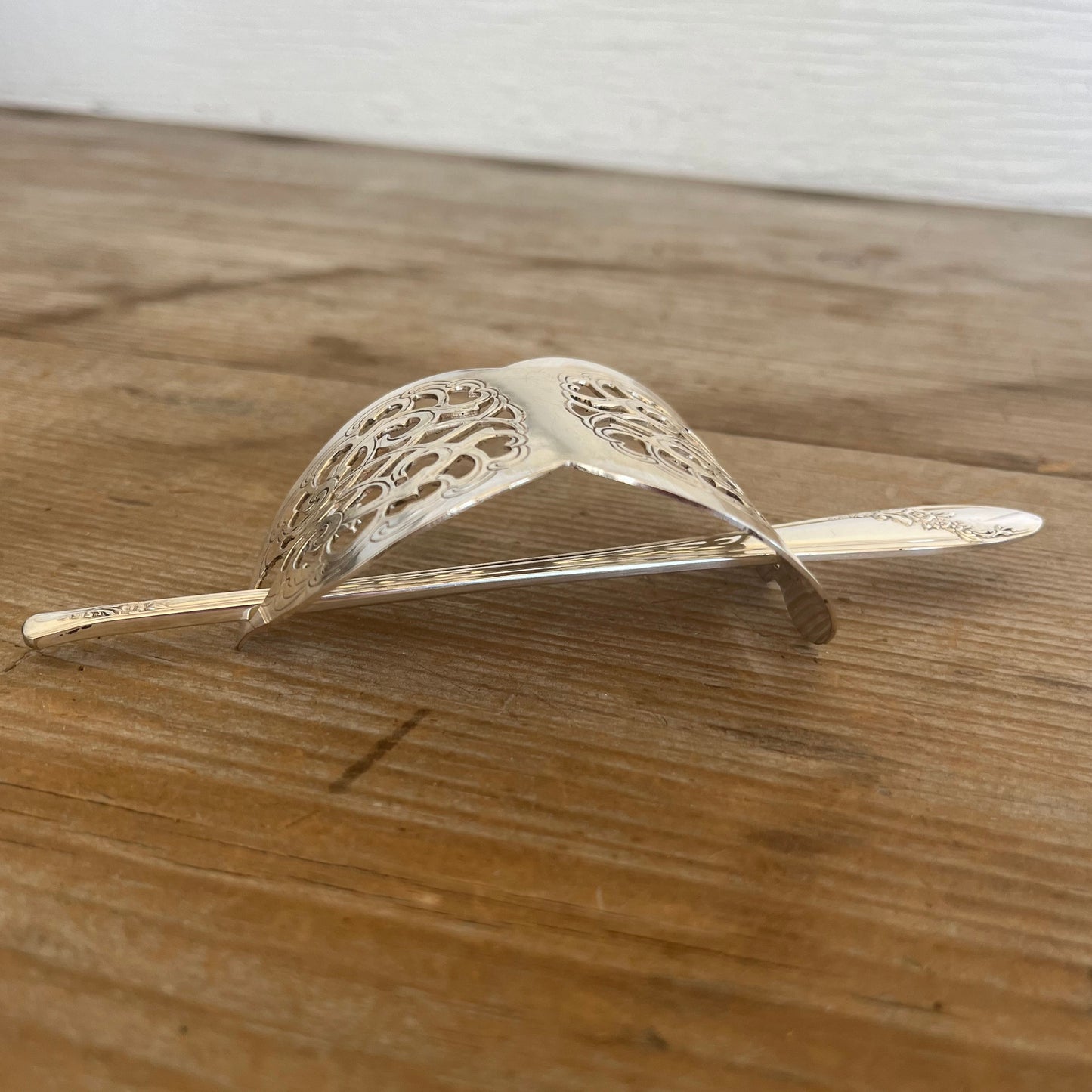 Cake Server Hair Barrette - QUEEN BESS II - #5801