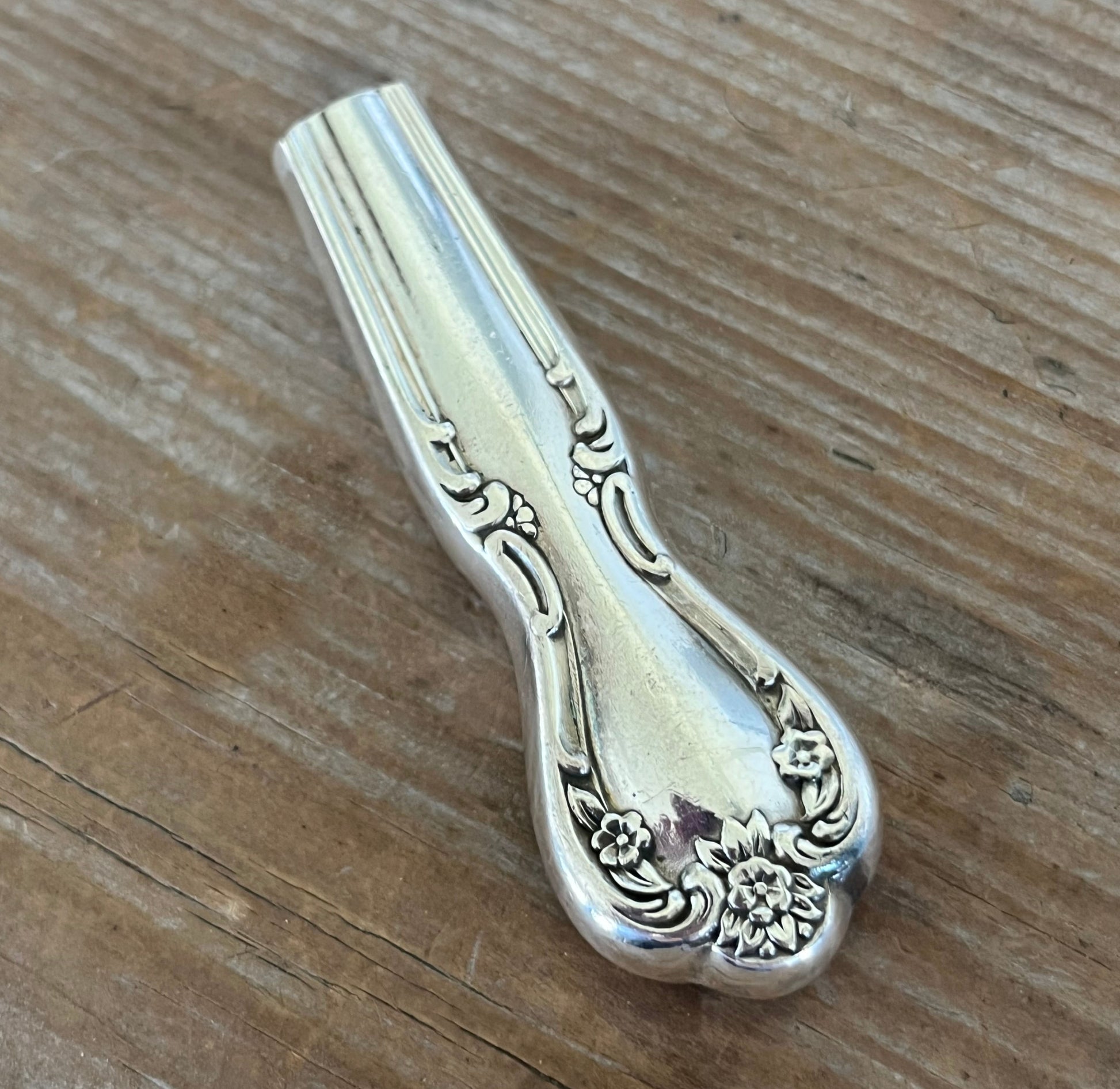 Close-up of knife vase displaying DAYBREAK pattern detail and magnetic back