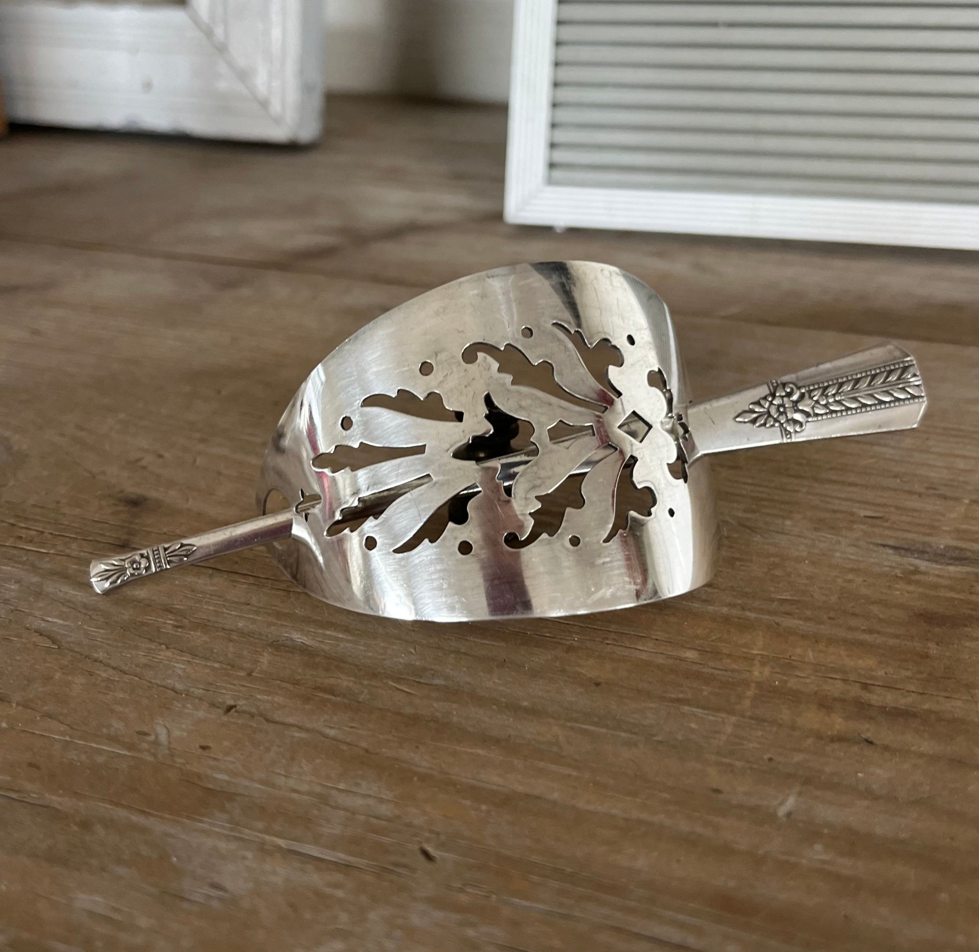 Side view of cake server hair barrette with Vernon Silverplate Romford stick - handcrafted upcycled vintage silverware hair accessory - Laughing Frog Studio