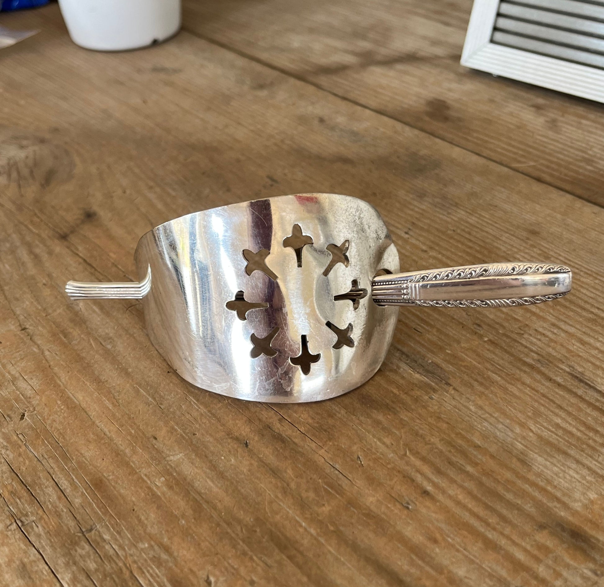 Cake server hair barrette with Wallace Brothers Sharon stick - handcrafted upcycled vintage silverware hair accessory - Laughing Frog Studio
