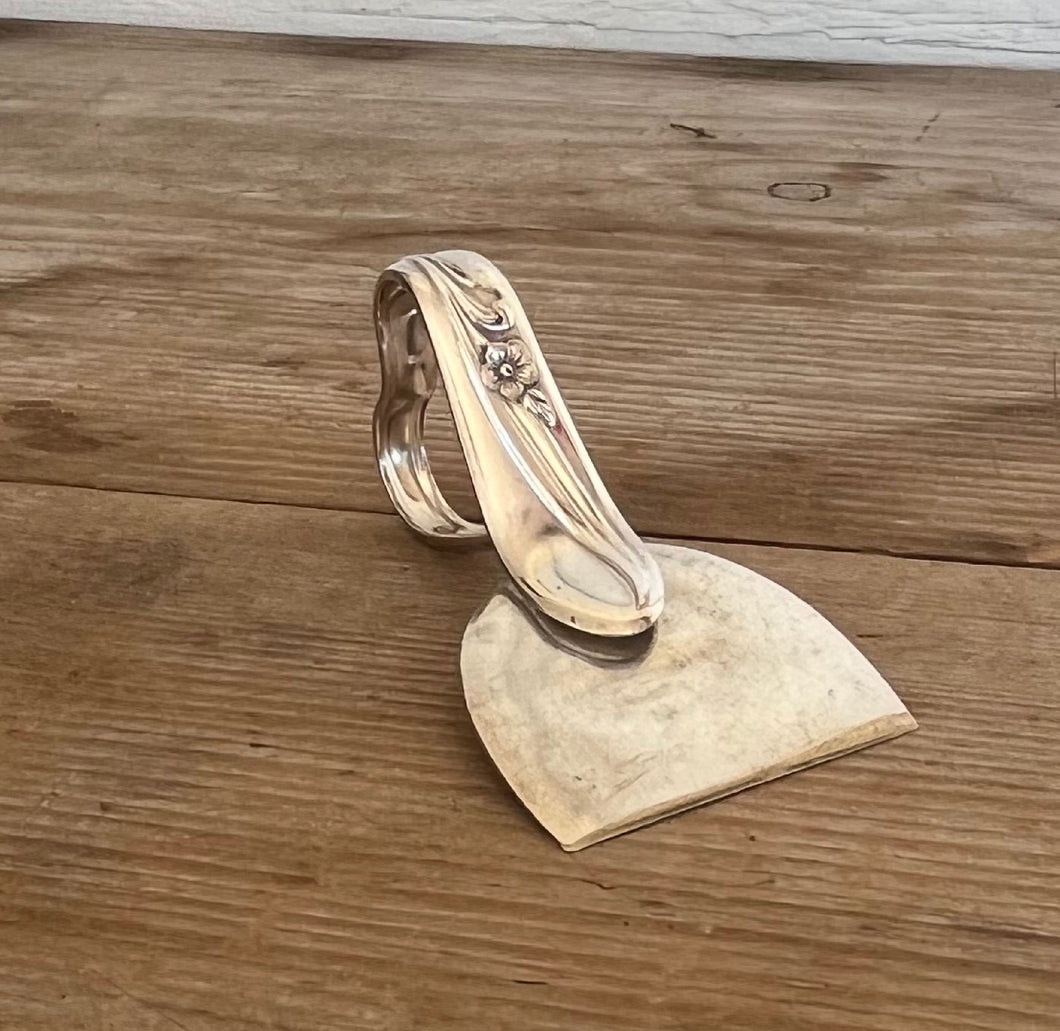 Ergonomic Spoon Cheese Knife - MEADOW FLOWER- #6054