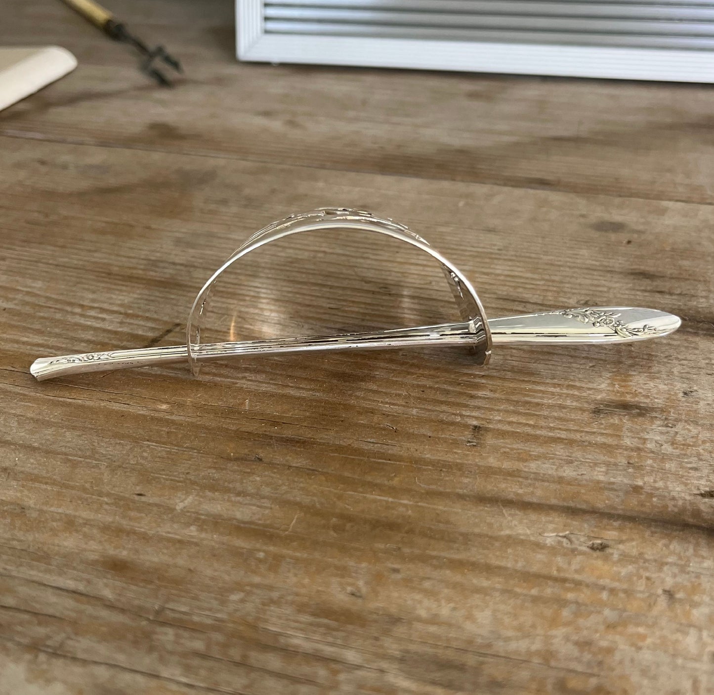 Cake Server Hair Barrette - QUEEN BESS - #5685