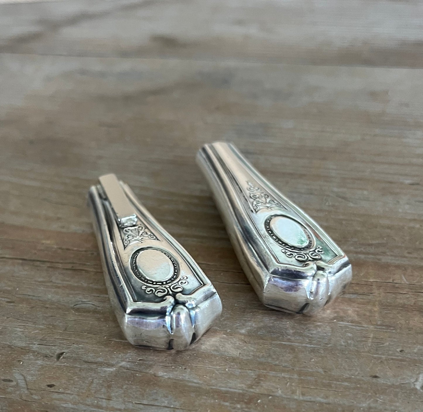 LOUIS XVI knife vase or boutonniere holder displaying magnetic back and front