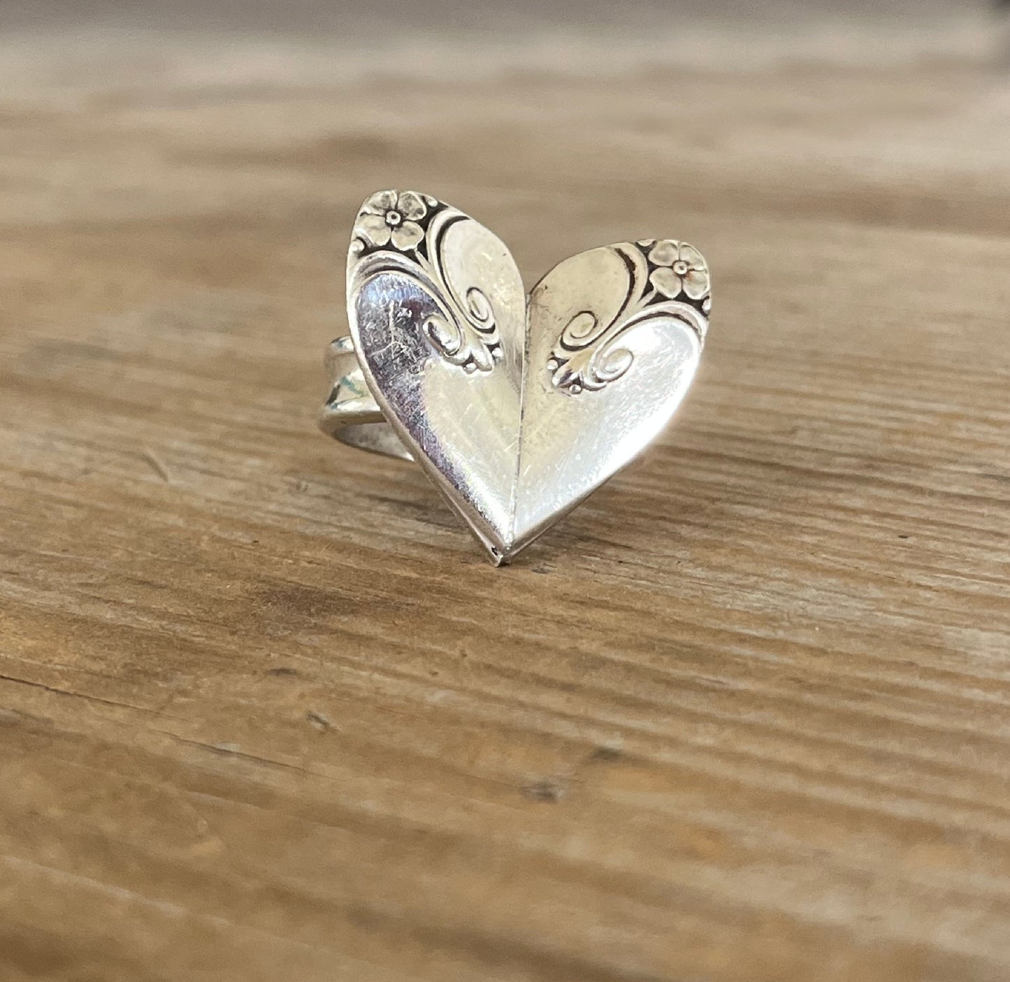 Exquisite heart spoon ring made from vintage silverware handles - upcycled statement jewelry