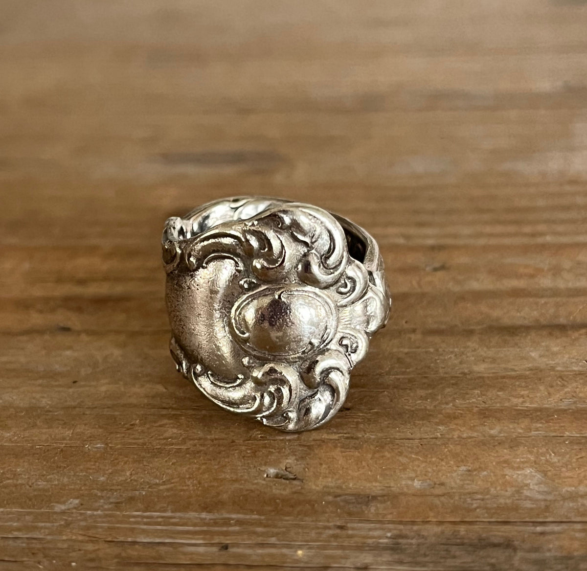 Oxford pattern spoon ring handcrafted from 1901 William Rogers & Sons silverplate - upcycled vintage silverware ring - Laughing Frog Studio