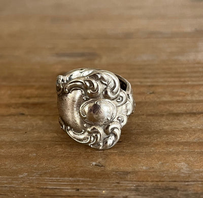 Oxford pattern spoon ring handcrafted from 1901 William Rogers & Sons silverplate - upcycled vintage silverware ring - Laughing Frog Studio