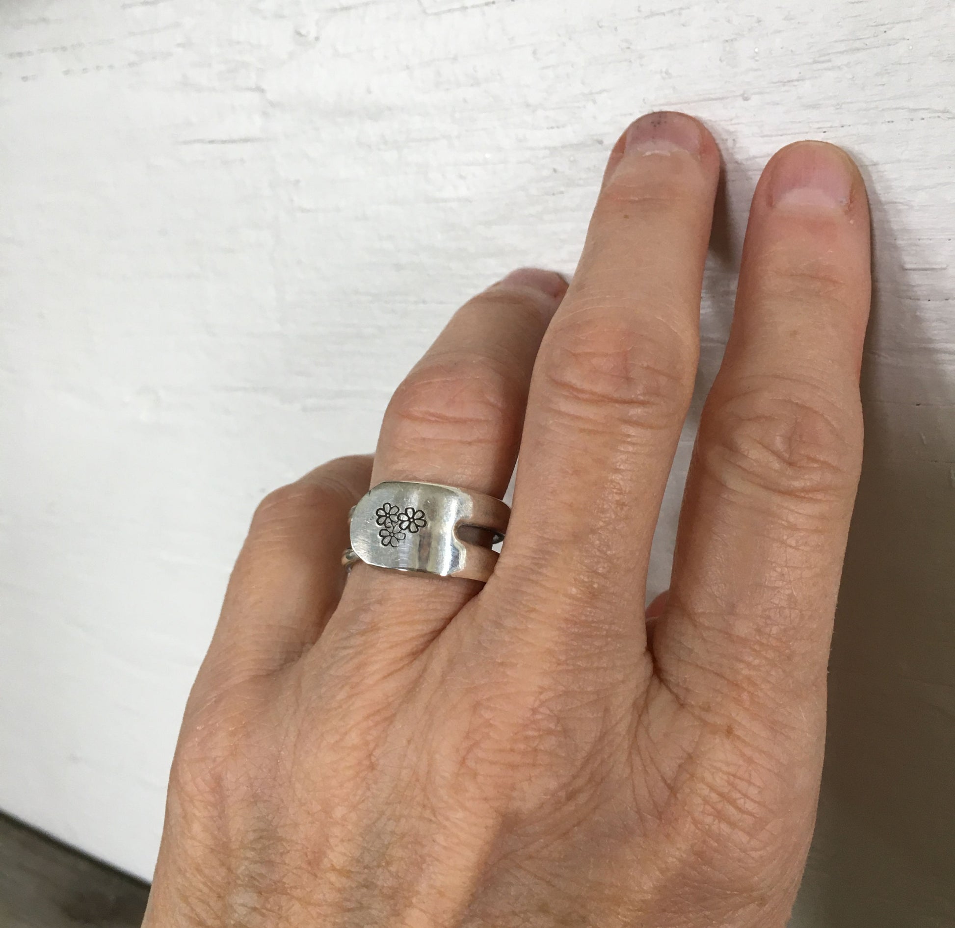 Double Fork Tine Ring with daisies shown on model