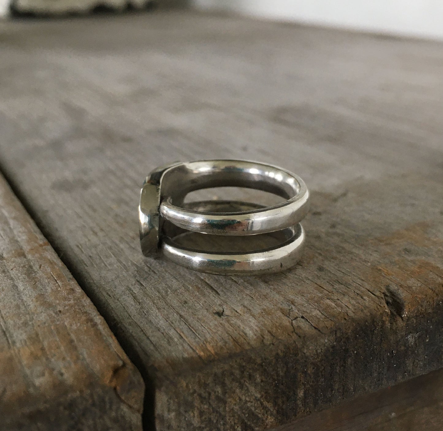 Alternate view of Double Fork Tine Ring with daisies