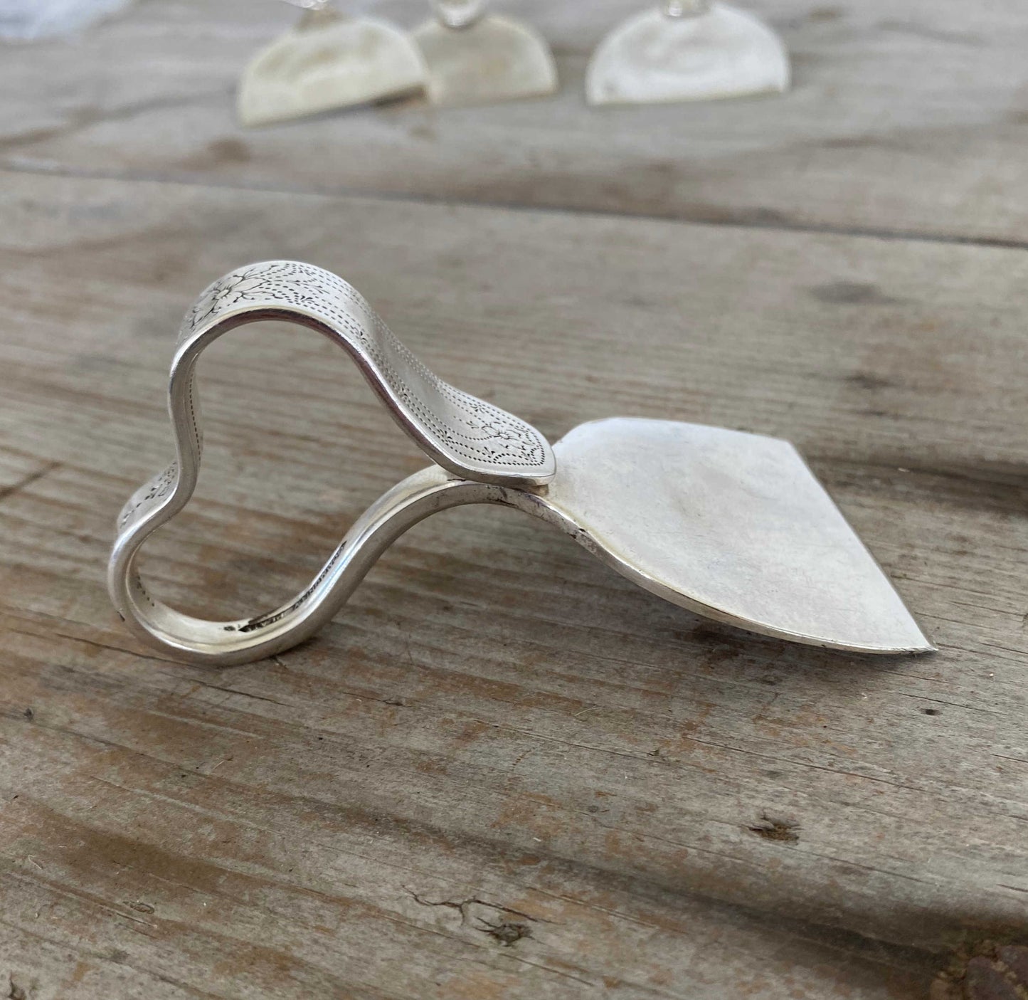 Ergonomic Spoon Cheese Knife - PAUL REVERE