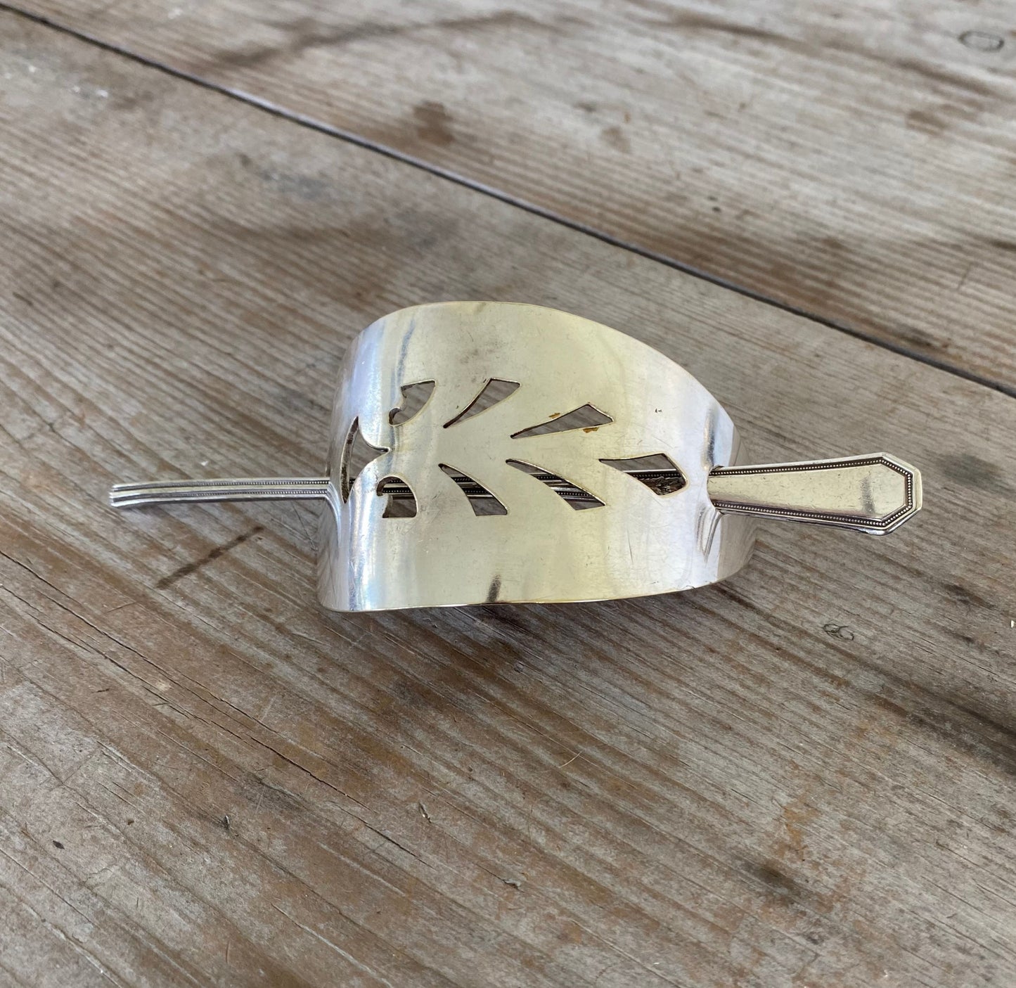 Cake Server Hair Barrette - MAYFAIR