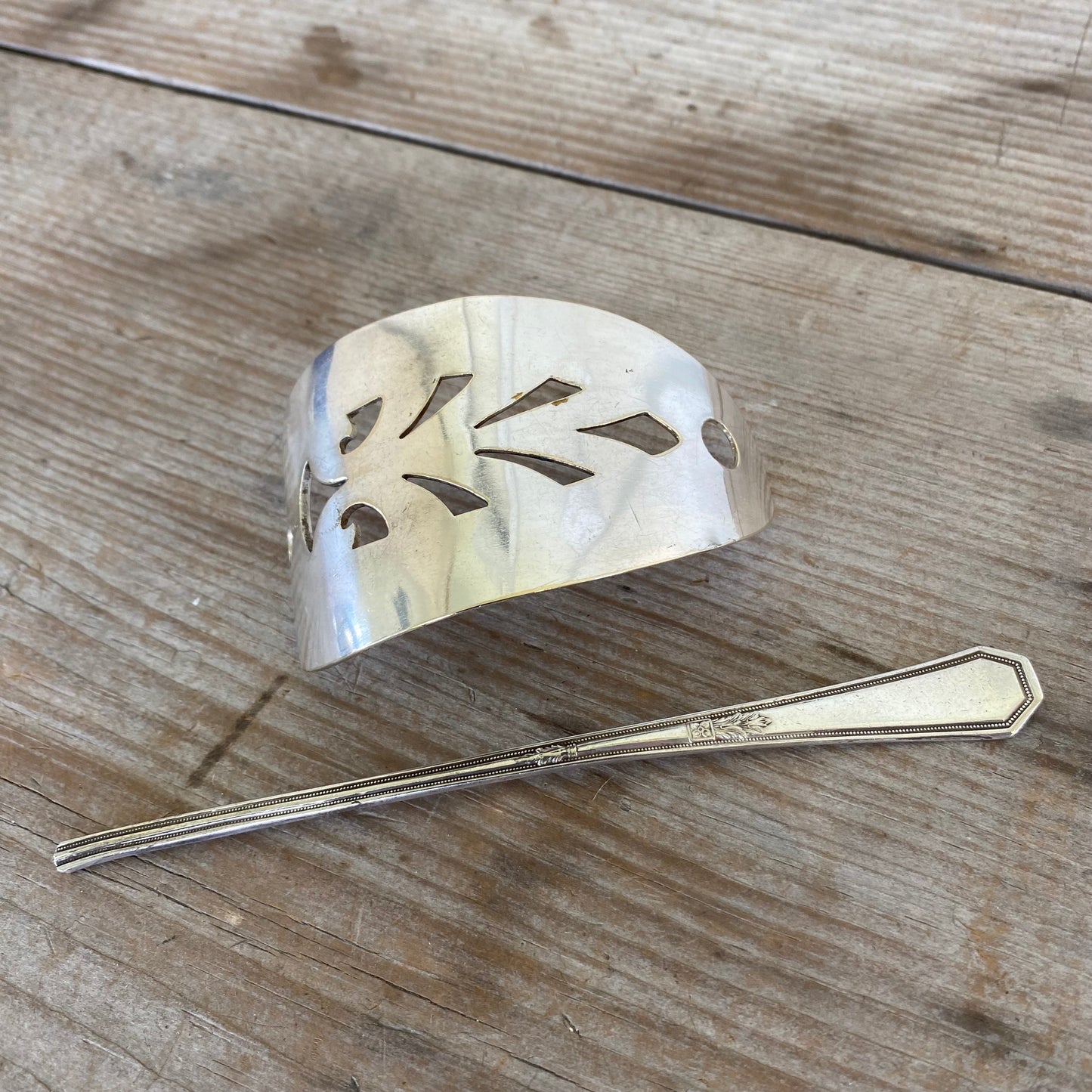 Cake Server Hair Barrette - MAYFAIR