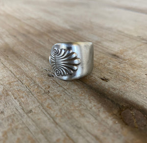 Spoon Ring - SHELL