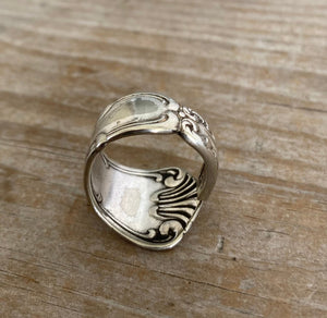 Side view of size 9 spoon ring