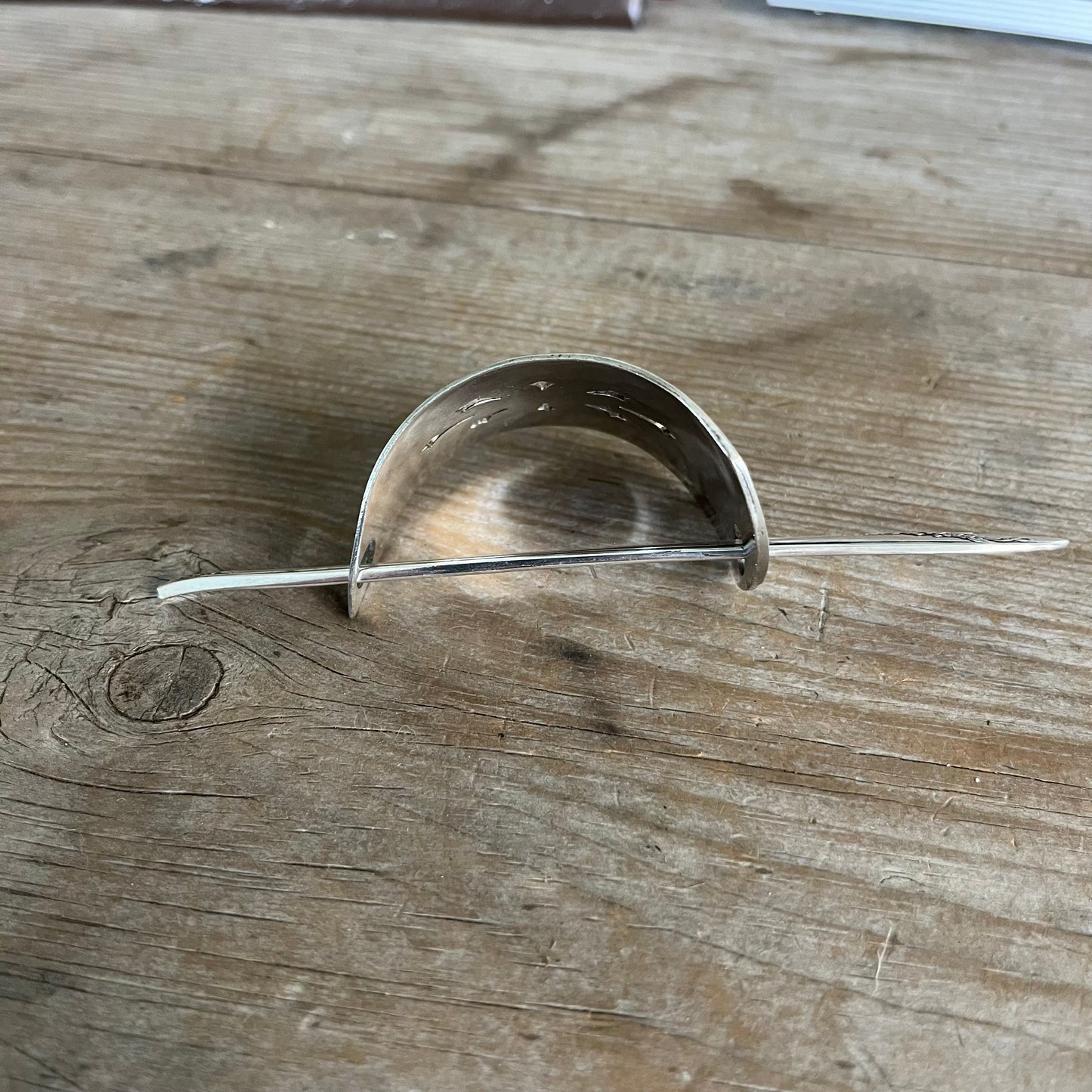 Cake Server Hair Barrette - QUEEN BESS - #5545