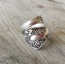 Coil wrap spoon ring with grapes motif size 8