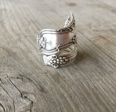 Upcycled spoon ring 1847 Rogers Vintage 1904 Grapes Motif