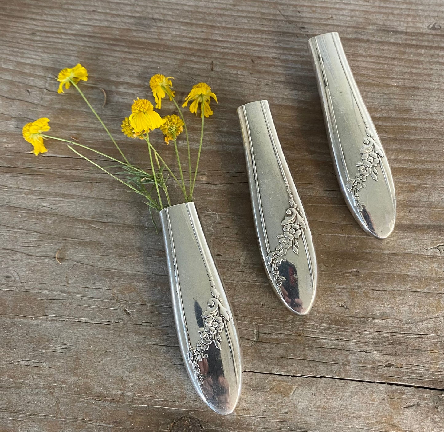 Knife Vase or Boutonniere with Magnet - QUEEN BESS