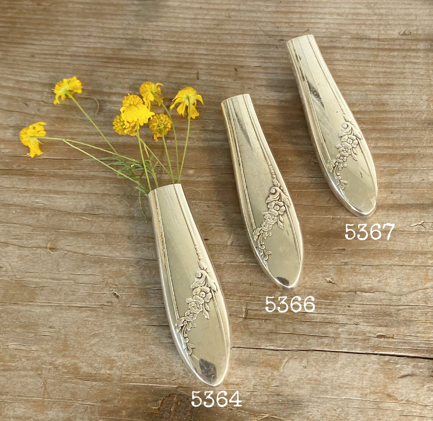Knife Vase or Boutonniere with Magnet - QUEEN BESS