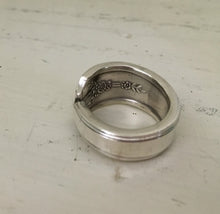 inside view of milady spoon Ring size 9