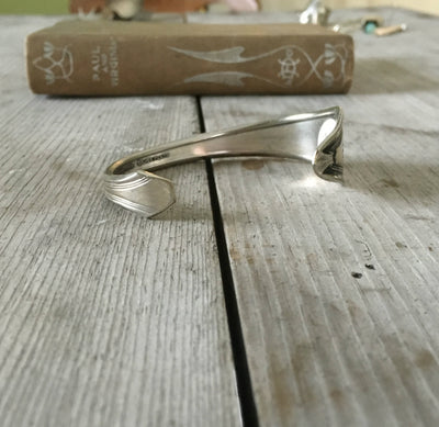 Opening of cuff PEACE bracelet